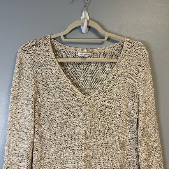 Club Monaco Sweater Champagne Tan Tamarah Loose Knit V Neck Sz M EUC - Picture 2 of 8